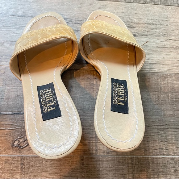 Gianfranco FERRE beige exotic skin open top low heel sandals size 6.5 - Picture 4 of 9